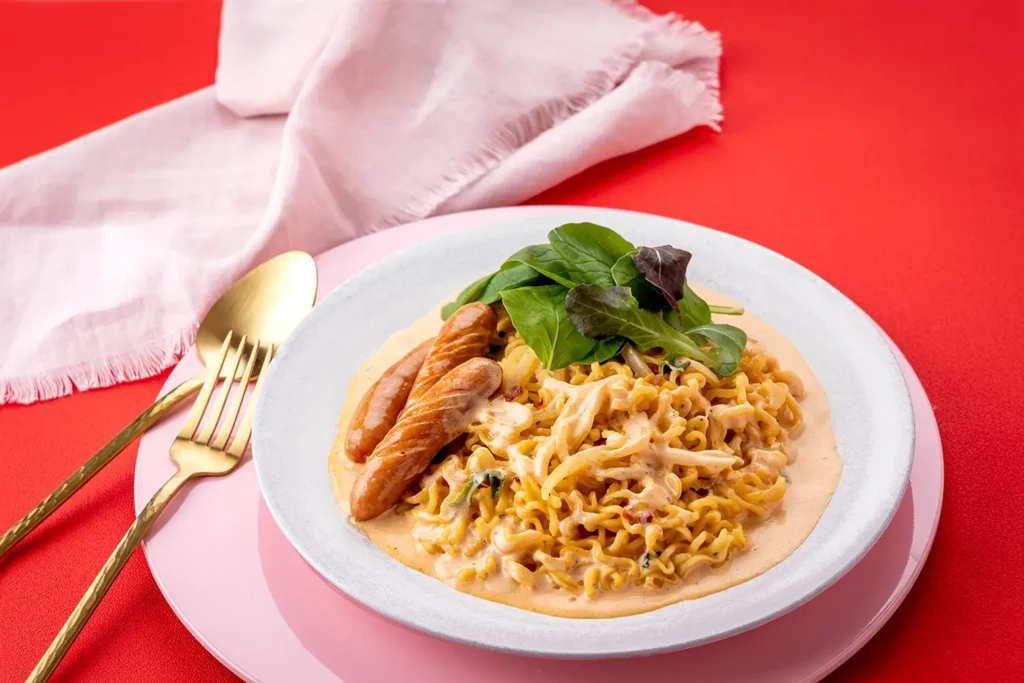 公式アレンジレシピ人気No.1の「ロゼ辛ラーメン」