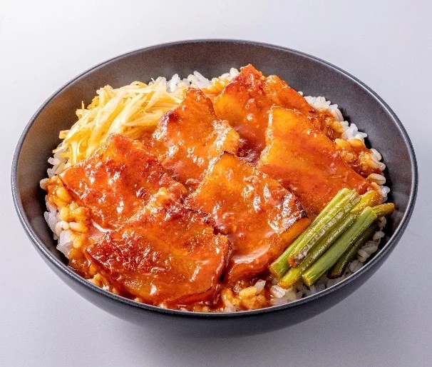 旨辛コチュジャン サムギョプサル丼（もち麦）